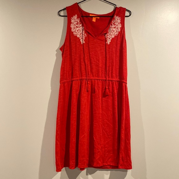 Red dress with embroidered flowers M - Picture 1 of 2